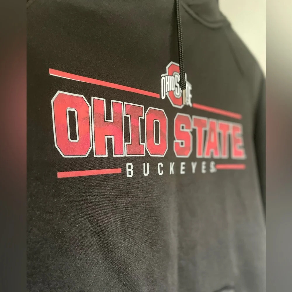 Like new! Colosseum Mens Small Ohio State Hoodie